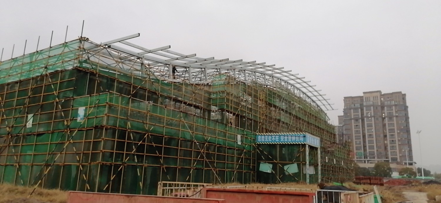山东华中重钢工程案例——安庆市十四中学迁址新建工程风雨操场钢结构工程""/