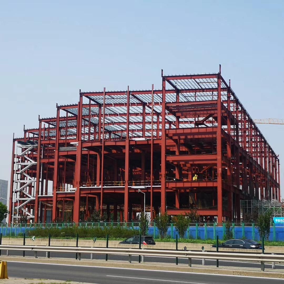 大力发展钢结构建筑，钢结构建筑适合建筑工业化建造